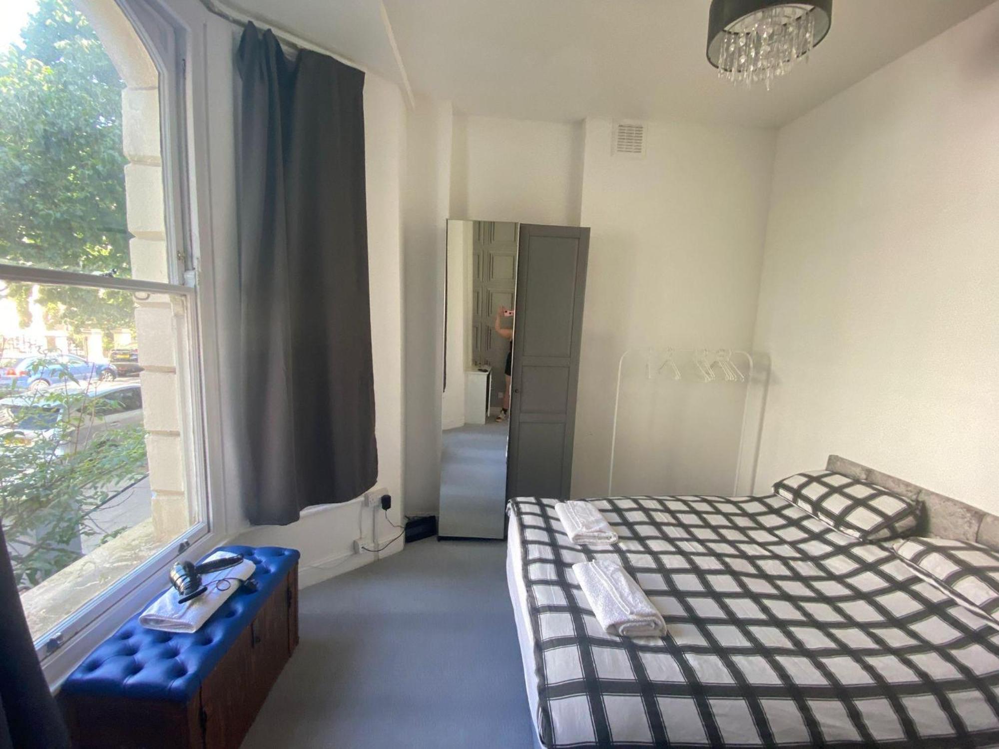 Bustling Western Apartment London Eksteriør billede